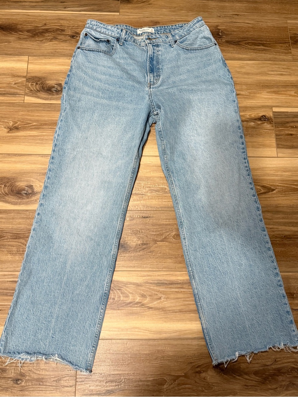 Abercrombie & Fitch High Rise 90’s Relaxed Jeans with raw hem